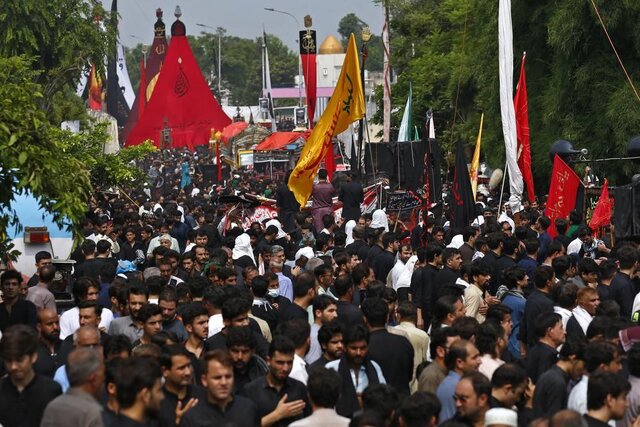 شکوه عزاداری حسینی در ایران و دیگر کشورها