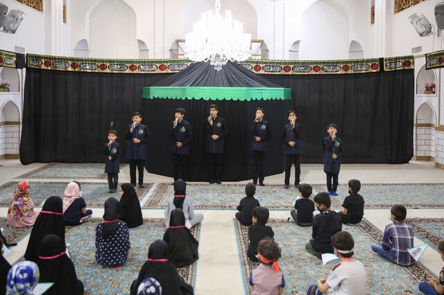 مهمانان کوچک حرم رضوی که با غم حسین(ع) همراه شدند