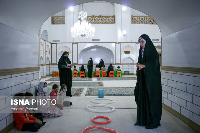 مهمانان کوچک حرم رضوی که با غم حسین(ع) همراه شدند