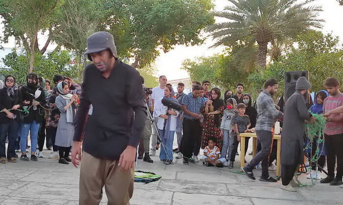 ازدواج دختر ۱۱ ساله با آدمک پیر و پولدار