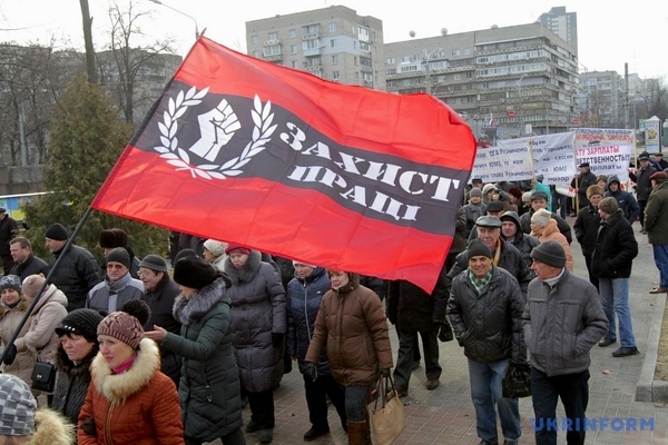 اعتراض کارگران روسیه به اقدامات دولت برای تضعیف دستمزدها و قراردادها/ جنگ بهانه خوبی برای حقوق ندادن نیست!