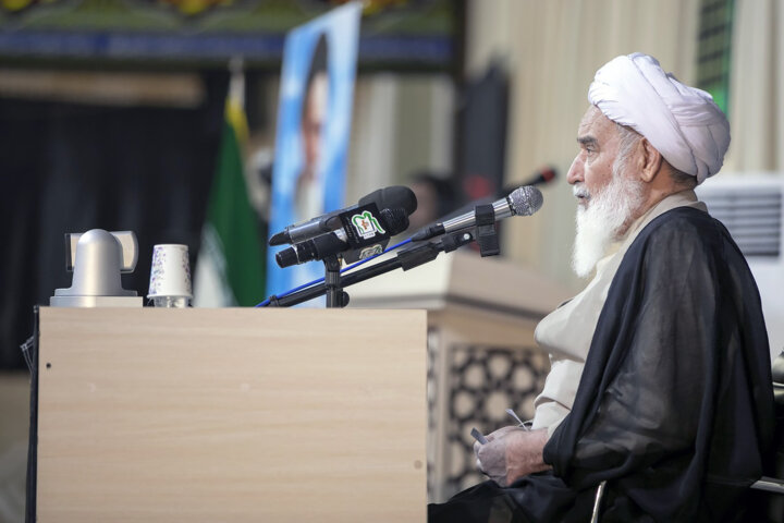 امام (ره) راه مقاومت در برابر دشمنان را با زنده کردن ادبیات اسلامی به ما نشان داد