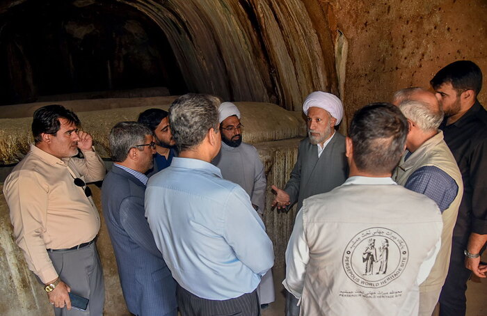 امام جمعه شیراز از تخت جمشید و نقش رستم بازدید کرد