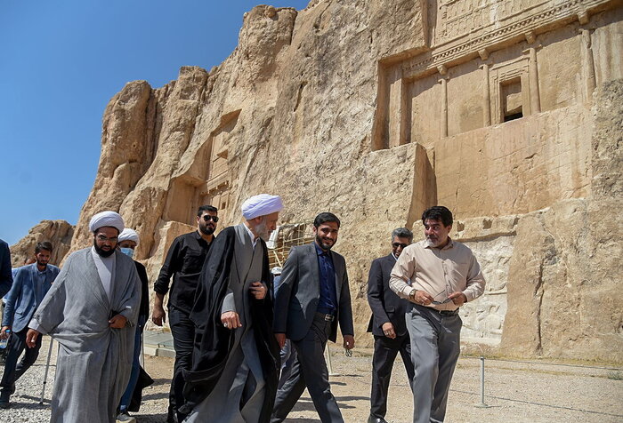 امام جمعه شیراز از تخت جمشید و نقش رستم بازدید کرد