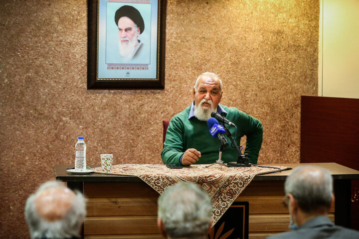 حسن انوری: نمی‌توان گفت که حافظ از نظر فکری مانند فیلسوف است