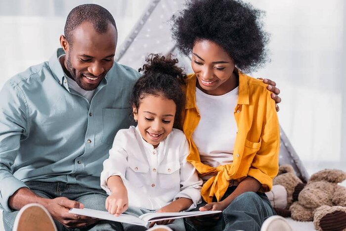 پوشش والدین در منزل چگونه باید باشد؟