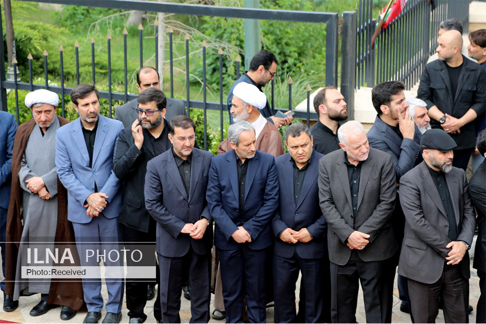 هواپیمای حامل شهدای خدمت به تهران رسید + عکس و فیلم