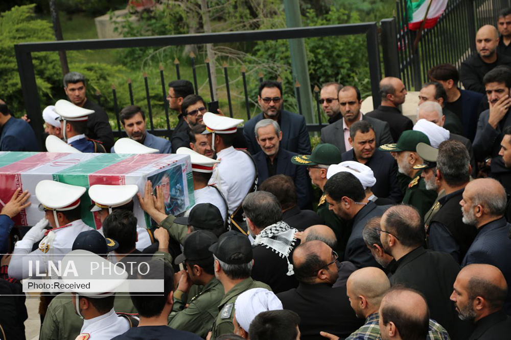 هواپیمای حامل شهدای خدمت به تهران رسید + عکس و فیلم