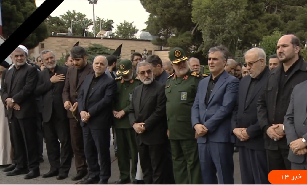 هواپیمای حامل شهدای خدمت به تهران رسید + عکس و فیلم