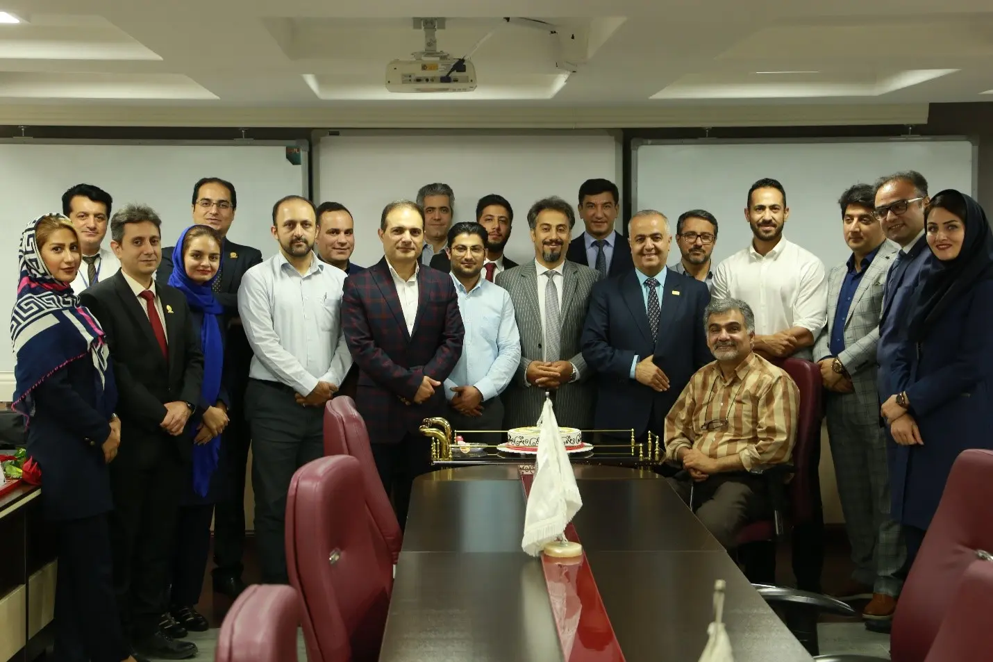 دوره رهبری مدرسه کسب و کار ماهان همراه مدیران کارآفرین