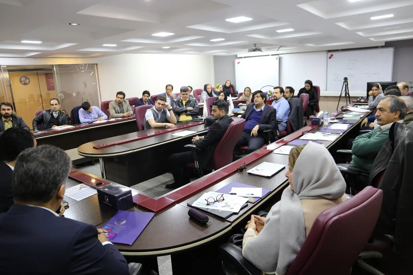 دوره رهبری مدرسه کسب و کار ماهان همراه مدیران کارآفرین